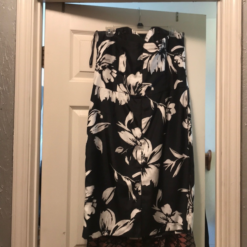 Black and White House market dress size 12